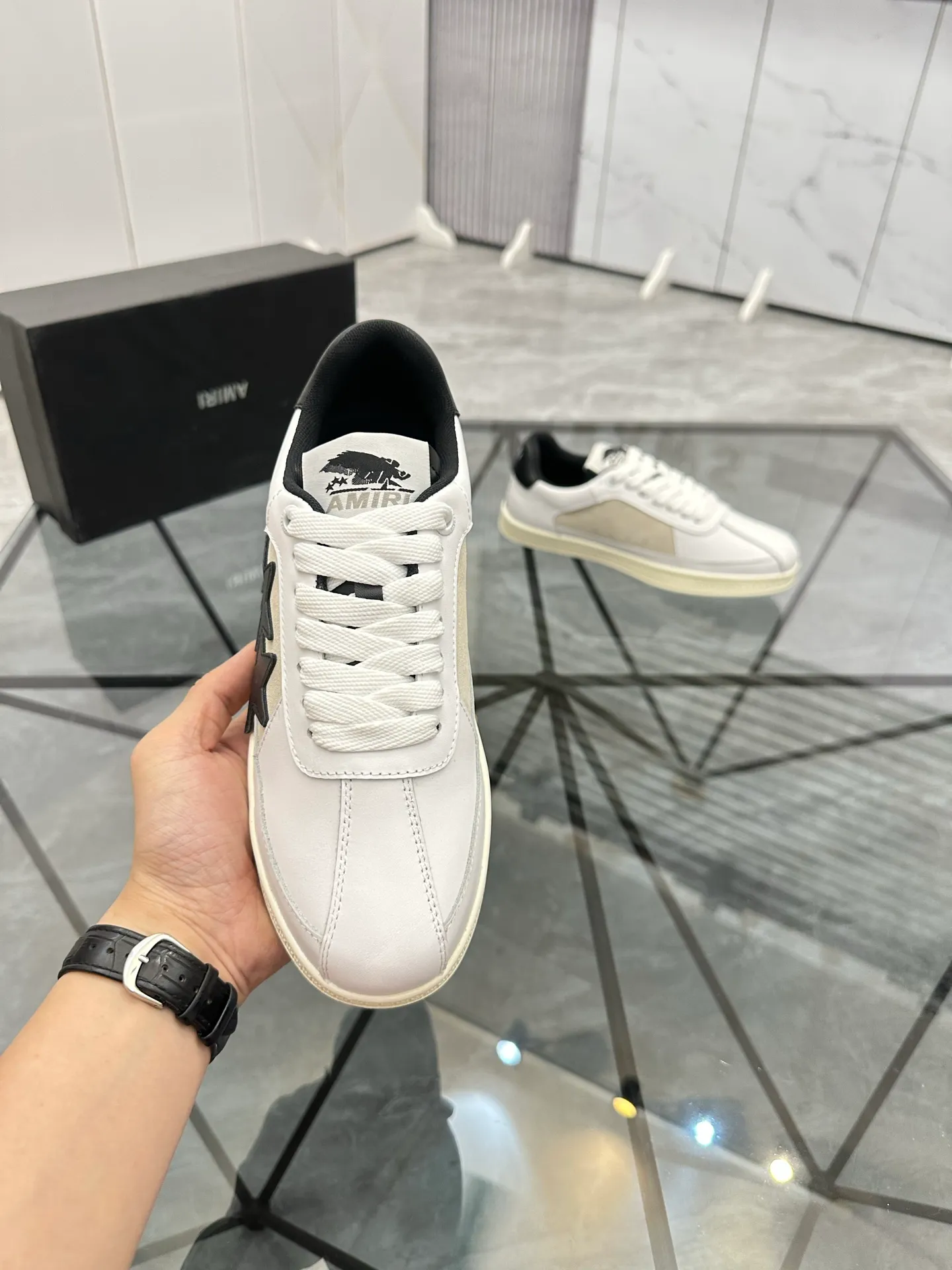 Men's shoes: 💰P420¥ Product trademark: AMIRI* "Amir*" low-top casual shoes Regular size: 38-45 (can be customized to 46) Product material: imported cowhide upper, breathable lining, original outsole. Number: 001